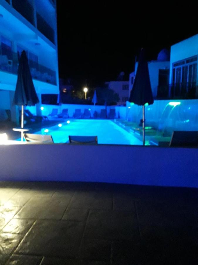 Sunny Blue Hotel Agia Napa Buitenkant foto